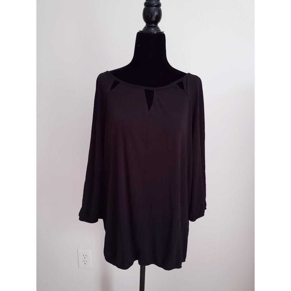 Cleo Petites | Black Keyhole Neckline Blouse